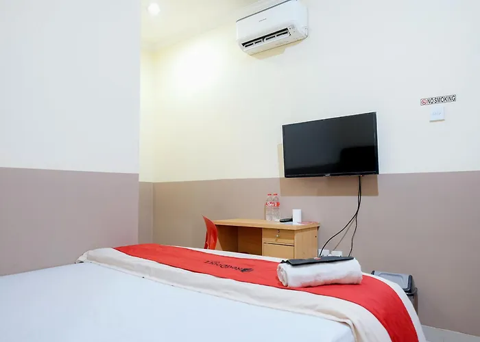 RedDoorz @ Jalan Biak Roxy Jakarta